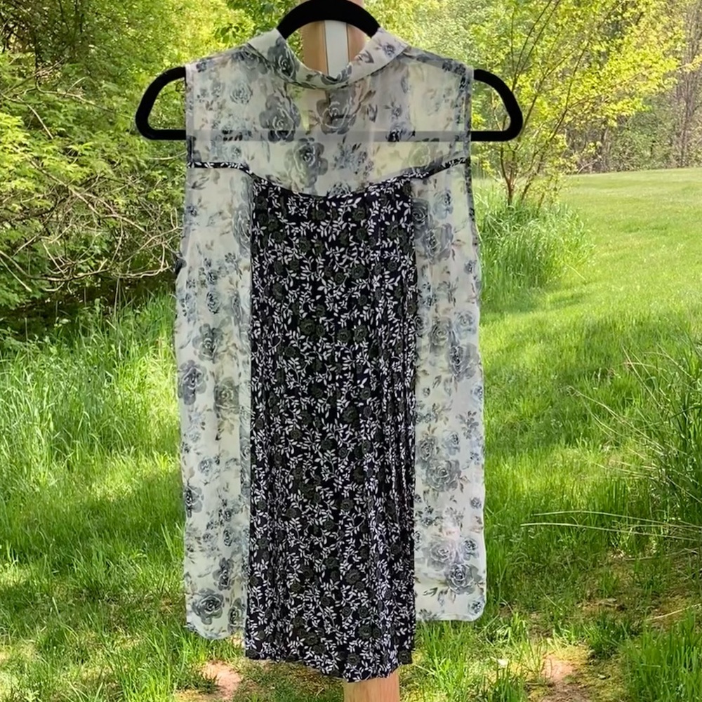 Mystree: Women’s sheer, sleeveless, hi-lo button down floral blouse.  Medium.